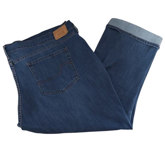 Levi's Signature Plus Size High-Rise Medium Wash Denim Capri Length Jeans - Picture 3 of 9
